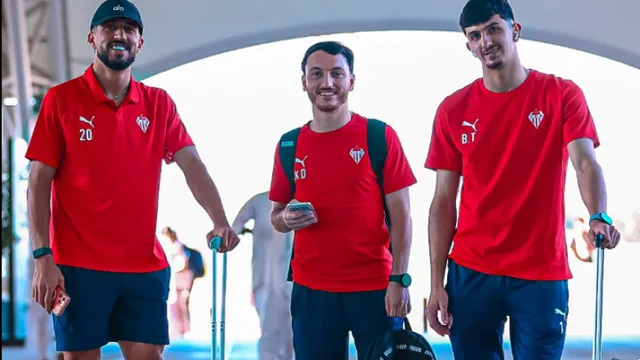 Photographie officielle du déplacement du CR Belouizdad en Mauritanie pour affronter l'AS Douanes en octobre 2026.
