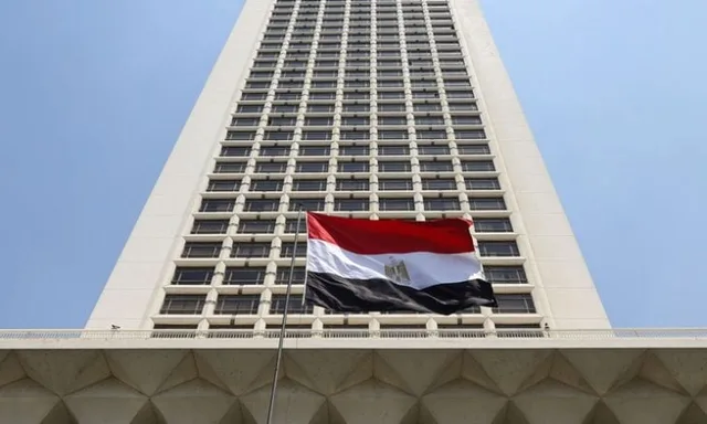 La tour du ministère égyptien des Affaires étrangères avec le drapeau égyptien