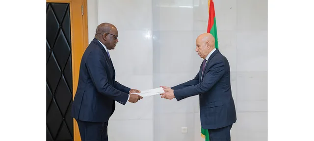 Le président Ghazouani reçoit l'enveloppe des lettres de créance d'un ambassadeur au palais présidentiel