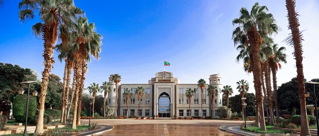 Le palais présidentiel de Nouakchott entouré de palmiers