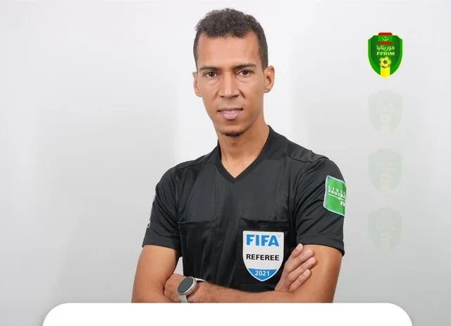 L'arbitre mauritanien Dahane Beida en tenue d'arbitre FIFA