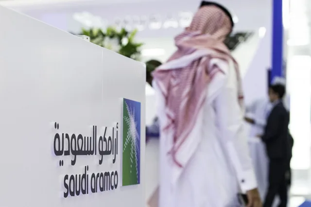 Le logo de Saudi Aramco sur un stand d'exposition, photo d'archives