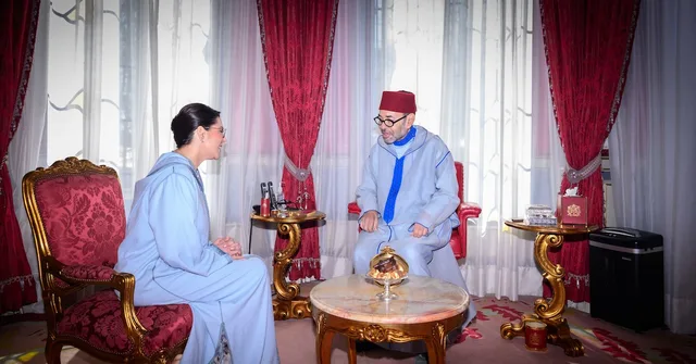 Le roi Mohammed VI s'entretient avec Fatima Zahra Mansouri au palais royal