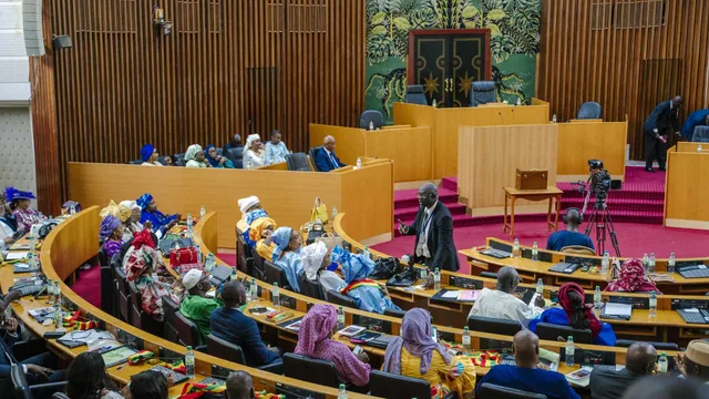 Des députés dans l'hémicycle de l'Assemblée nationale du Sénégal à Dakar
