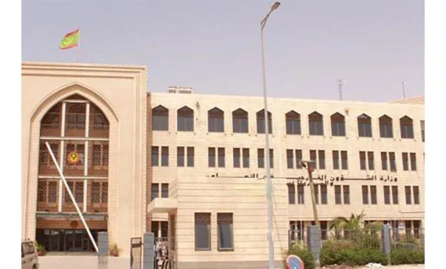 Façade du ministère mauritanien des Affaires étrangères avec le drapeau national