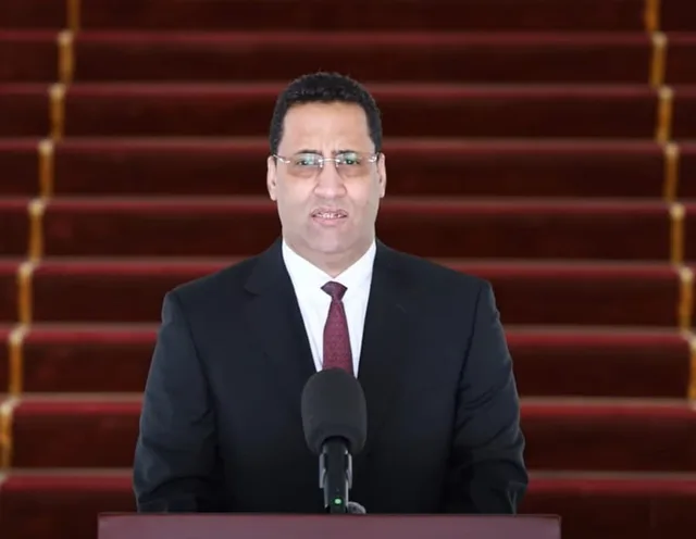Le Premier ministre El Moctar Ould Djay s'exprime à un pupitre