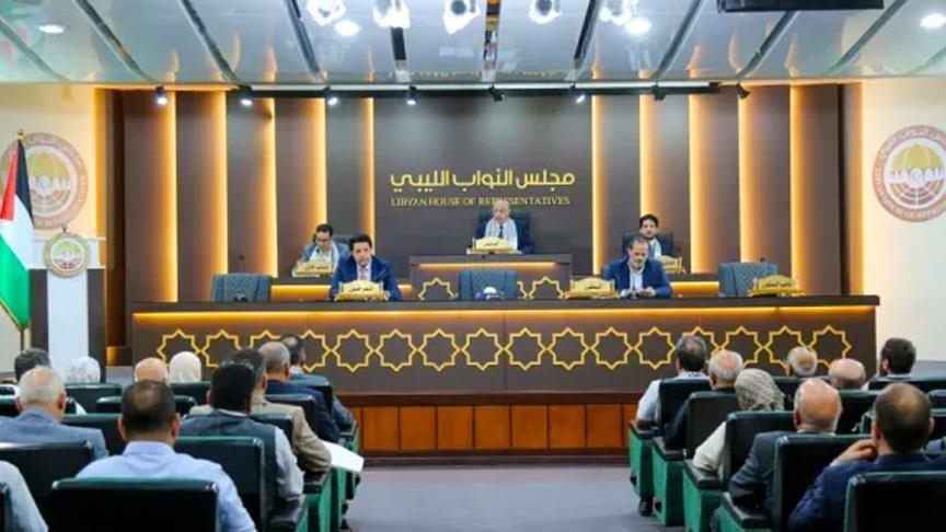 Des députés libyens dans l'hémicycle face à la tribune de la présidence, photo d'archives