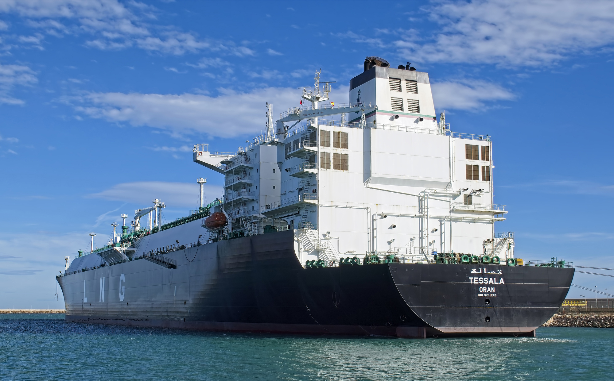 Le méthanier algérien Tessala amarré dans un port