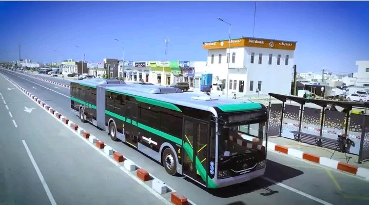 Image d'illustration d'un bus urbain à Nouakchott, issue de la bibliothèque de Madar et déjà publiée en décembre 2025. Date de prise de vue non documentée.