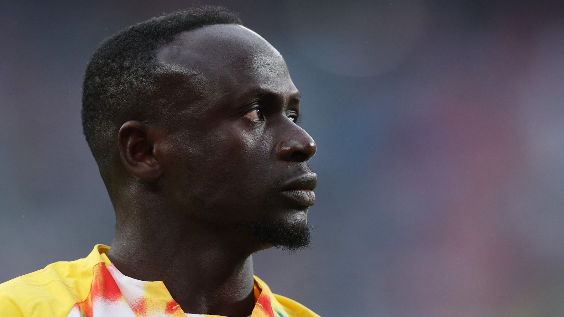 Le footballeur sénégalais Sadio Mané en maillot d'échauffement de l'équipe du Sénégal dans un stade, photo d'archives