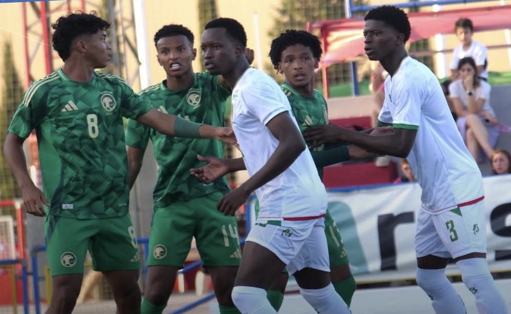 Joueurs de l'équipe de Mauritanie des moins de 20 ans, en blanc, lors d'un match du tournoi COTIF en Espagne en 2025, photo d'archives