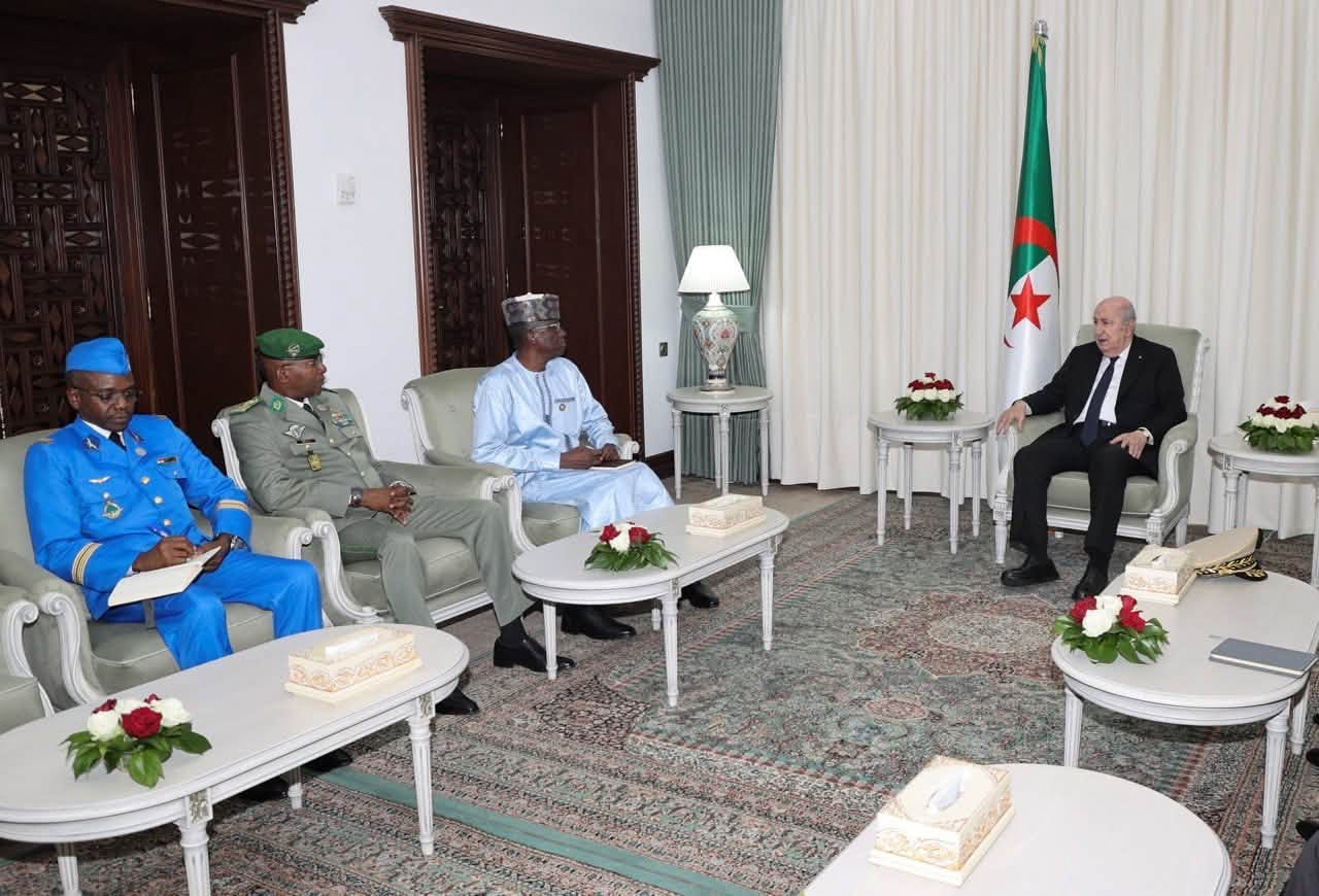 Entretien entre le président algérien et une délégation nigérienne