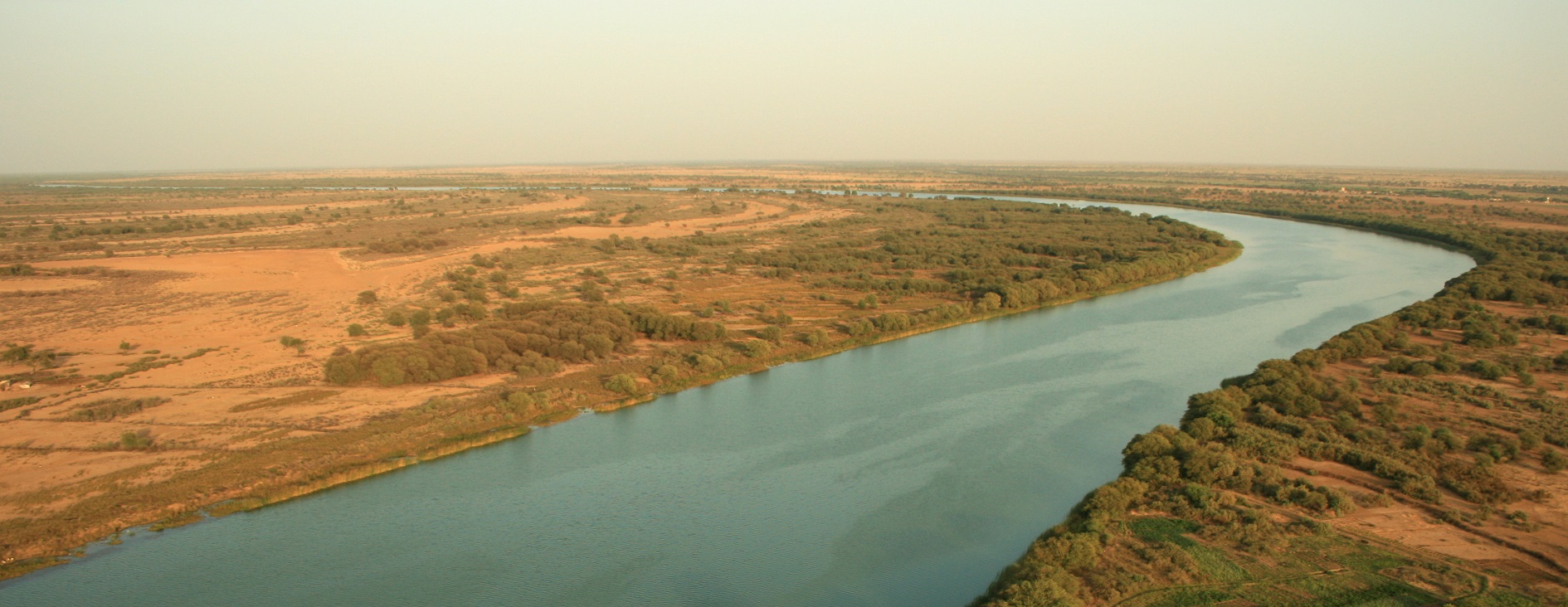 Vue aérienne du fleuve Sénégal et de ses rives