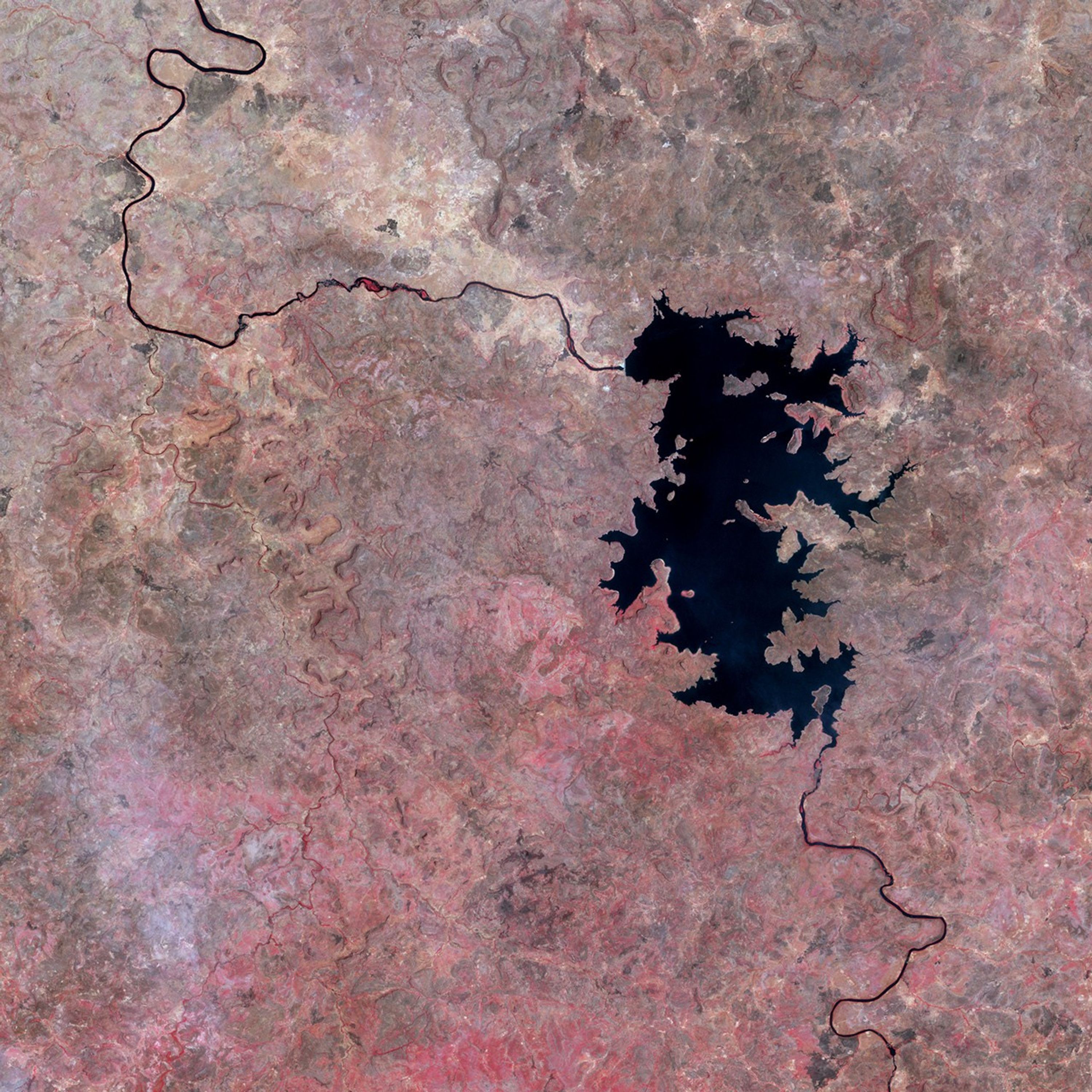 Vue satellitaire du réservoir de Manantali et du Bafing acquise le 24 mars 2003, et non une image du niveau actuel