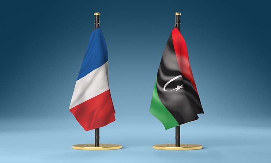 Drapeaux de table de la France et de la Libye