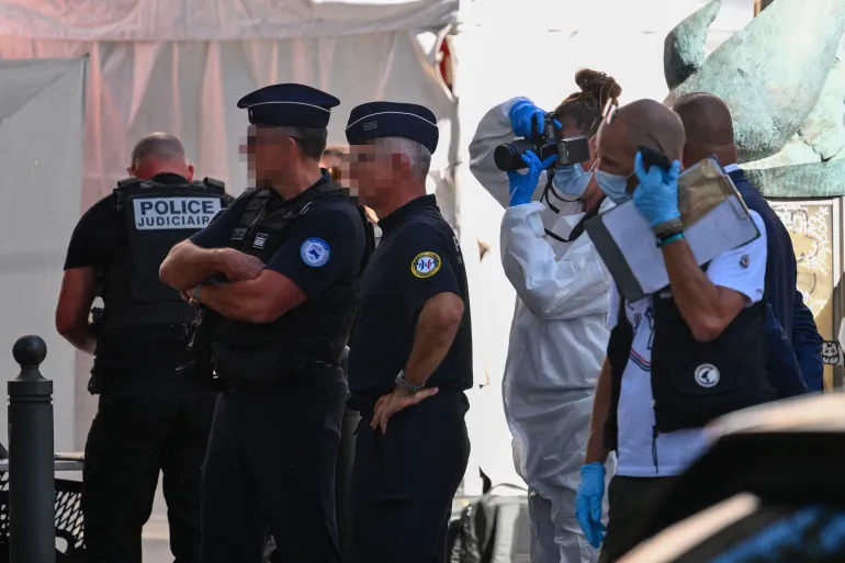 Fusillade de Trappes : Macron dénonce une « attaque terroriste et raciste »