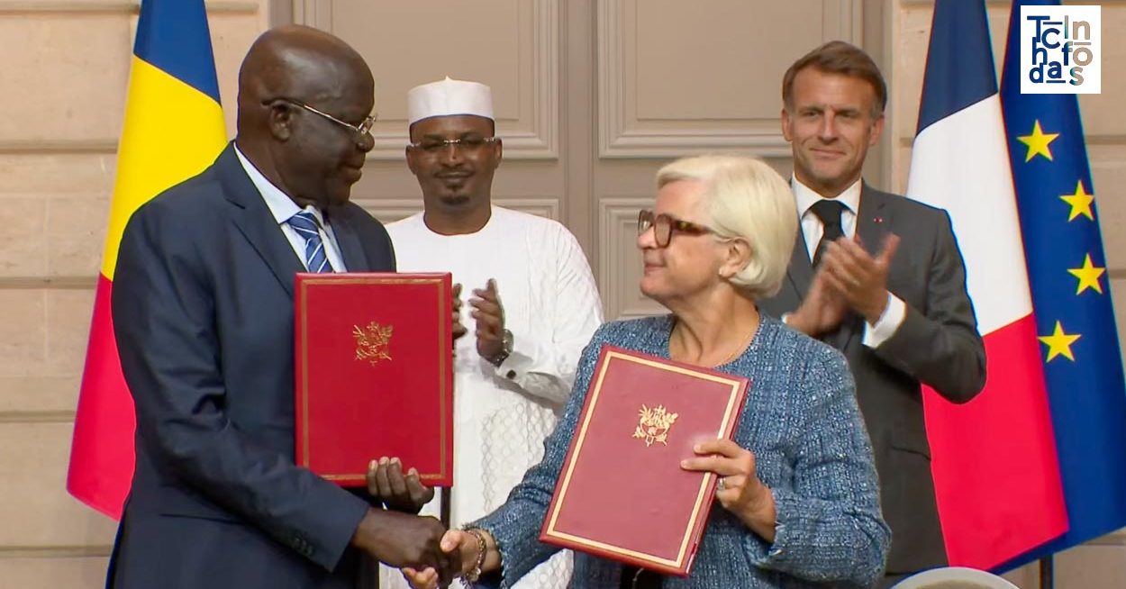 Responsables français et tchadiens lors d'une signature