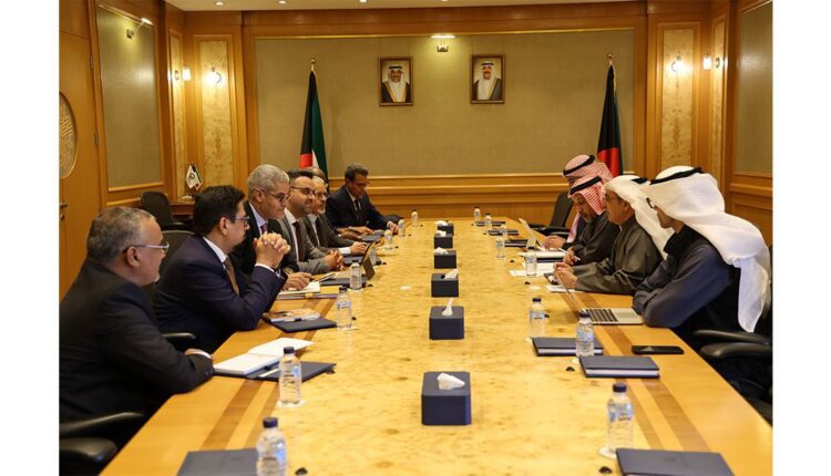 Le ministre de l’Economie : préside au Koweït une séance de travail avec le directeur général du Fonds koweïtien pour le développement économique arabe