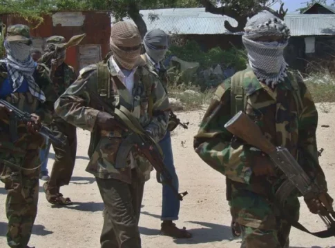 6 policiers kenyans tués dans l'attaque d'une base des forces de réserve