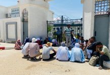 Des étudiants manifestant devant le ministère de l'éducation sont blessés après l'intervention des forces de sécurité.