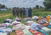 Distribution de l'aide aux personnes touchées par les pluies dans le bassin occidental:52 familles ont été ciblées