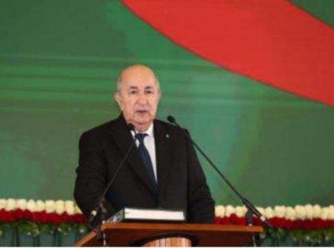 Le président algérien procède à un remaniement partiel du gouvernement
