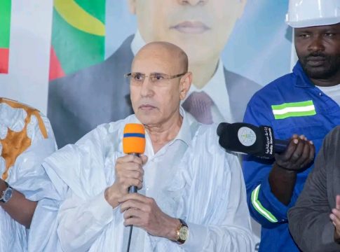 Au cours de l'iftar qu'il a pris avec eux. Ghazwani fait l'éloge du rôle que jouent les dockers dans le système économique du pays