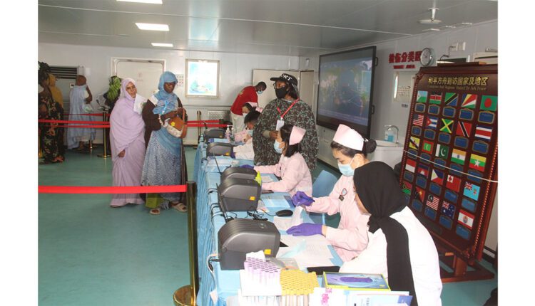 Nouakchott : Visite d’un groupe de journalistes mauritaniens au navire médical chinois de la paix