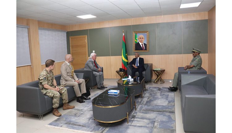 Nouakchott : Le ministre de la Défense nationale discute avec l’ambassadeur britannique des relations de coopération militaire entre le pays et le Royaume-Uni