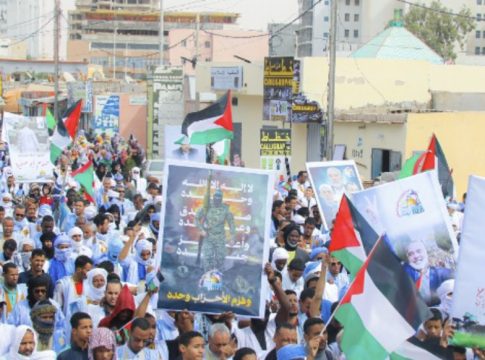 Les drapeaux mauritanien et palestinien ont été hissés à l'occasion d'une marche à Nouakchott pour célébrer le cessez-le-feu à Gaza