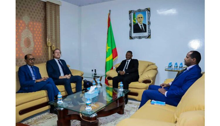 Nouakchott : Entretien du ministre délégué auprès du ministre de l’Intérieur avec le responsable de la Banque Mondiale chargé des programmes du projet Moudoun