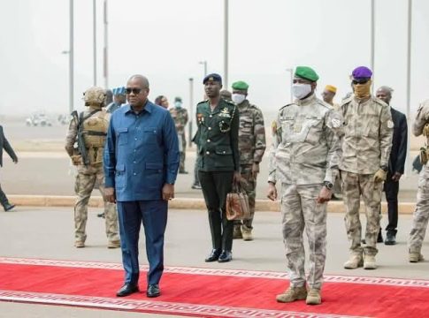 Le président ghanéen entame une visite au Mali dans le cadre d'une initiative visant à persuader les pays de l'alliance du Sahel de réintégrer la CEDEAO