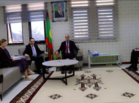 Après les tarifs douaniers de Trump Le ministre mauritanien de l'économie et des finances rencontre un diplomate américain
