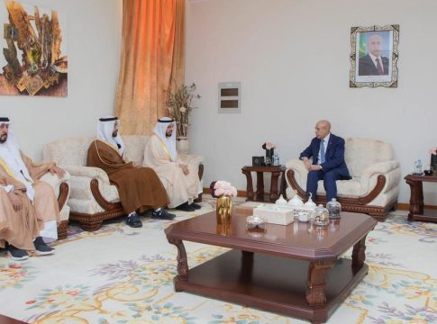 Ghazwani rencontre le chef de l'Autorité générale des affaires islamiques des Émirats arabes unis