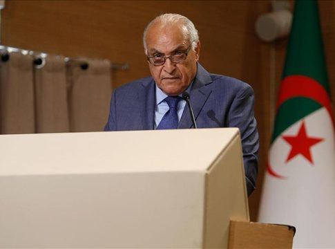 Le ministre algérien des Affaires étrangères arrive à Addis-Abeba pour participer à la commission mixte algéro-éthiopienne