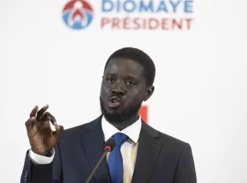 Alors que les combats font rage au Congo, le président sénégalais annonce une médiation pour mettre fin à « l'escalade militaire ». Le président sénégalais annonce une médiation pour mettre fin à l'escalade militaire