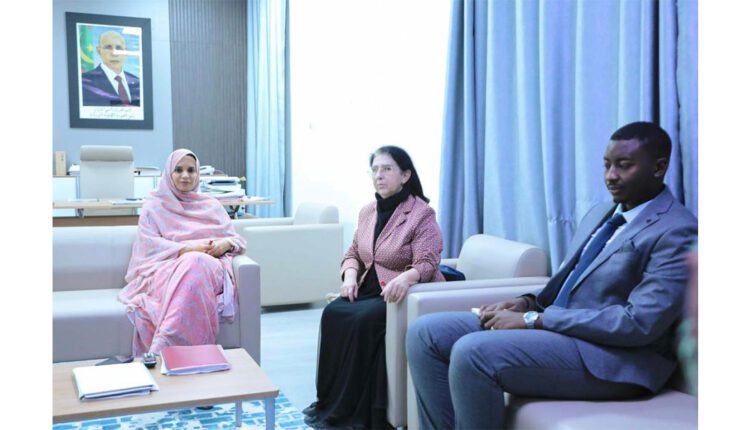 Nouakchott : La ministre de l’Hydraulique discute avec l’ambassadrice d’Italie des moyens de renforcer la coopération entre les deux pays
