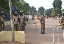 Trente policiers tués dans une attaque armée contre un poste de police à l'est du Burkina Faso