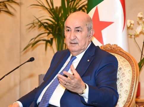 Tebboune met en garde contre les problèmes de sécurité liés à l'afflux de migrants et de main-d'œuvre en provenance du Sahel