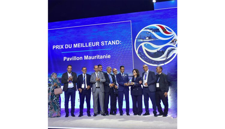 Agadir : le Ministre des Pêches, des Infrastructures Maritimes et Portuaires, reçoit le prix des mains de la Secrétaire d’État auprès du ministre marocain de l’Agriculture, de la Pêche, du Développement rural, des Eaux et des Forêts