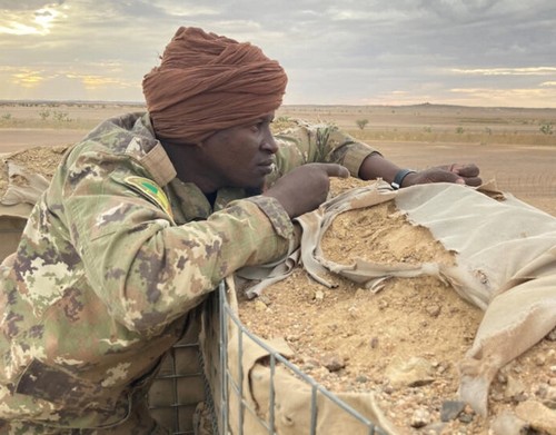 Mali: arrivée aérienne de soldats et de Wagner à Tessalit, le convoi de l’armée a repris sa progression