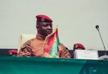 Le gouvernement du Burkina Faso adopte une loi criminalisant l'homosexualité