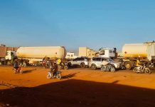 Mali : Arrivée d'un convoi de camions-citernes à Bamako sous la protection des forces de défense et de sécurité