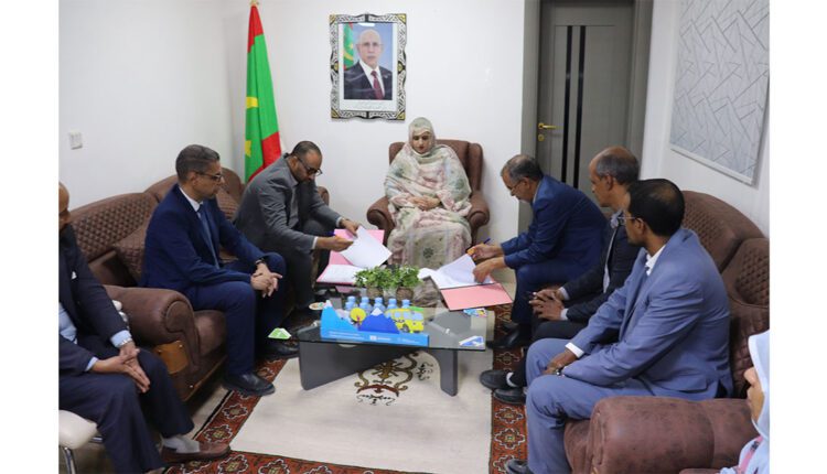 Le ministre de l’action sociale préside la cérémonie de la signature d’une convention entre le ministère de l’action sociale et le centre hospitalier national pour la prise en charge des malades indigents