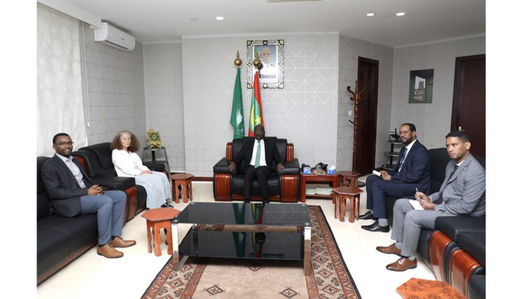 Réception à Nouakchott de la Coordinatrice du Système des Nations Unies en Mauritanie par le ministre des Affaires étrangères pour discuter des relations de coopération entre la Mauritanie et l’ONU