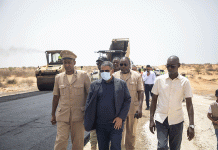Le ministre des transports inspecte les axes routiers en construction à Nouakchott