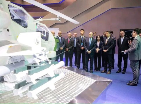 Ould El Ghazouani visite un certain nombre d'entreprises technologiques chinoises
