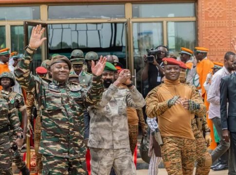 Niger : Les présidents du Mali et du Burkina Faso décorés du Grand Ordre