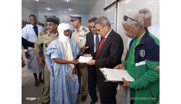 Nouadhibou : Le wali de Dakhlet -Nouadhibou supervise la distribution de 15 tonnes de poisson aux nécessiteux