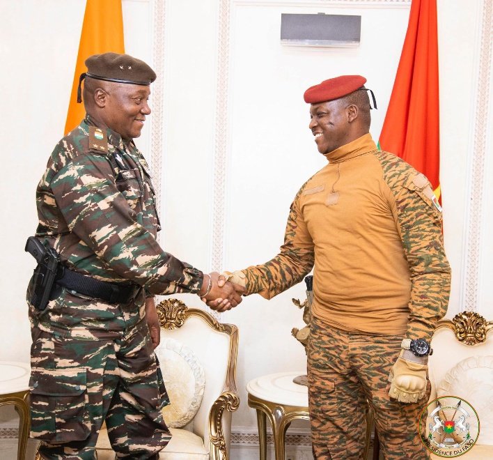 À Ouagadougou, le chef de la junte nigérienne remercie le capitaine Traoré pour son soutien